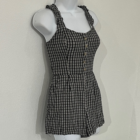 Hollister Romper Size XS - Picture 2 of 6